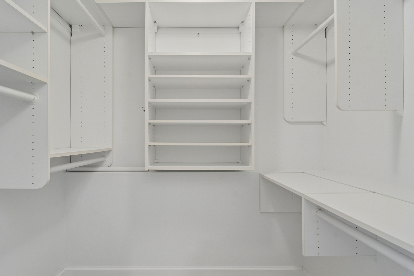 563 Woodview Road, Unit D Lake Barrington, IL 60010 - Photo 21 of 34