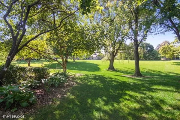 $310,000 | 563 Woodview Road, Unit D, Lake Barrington, IL 60010