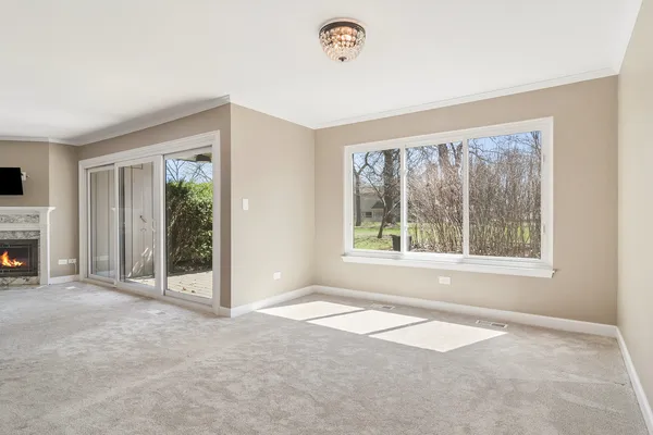 $310,000 | 563 Woodview Road, Unit D, Lake Barrington, IL 60010