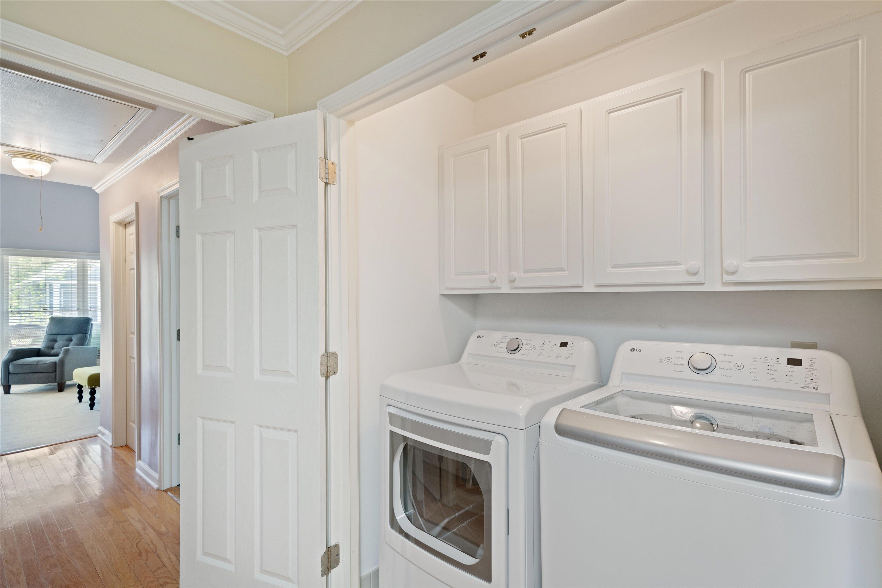 1005 River Currents Drive Memphis, TN 38103 - Photo 20 of 37 a utility room with dryer and washer