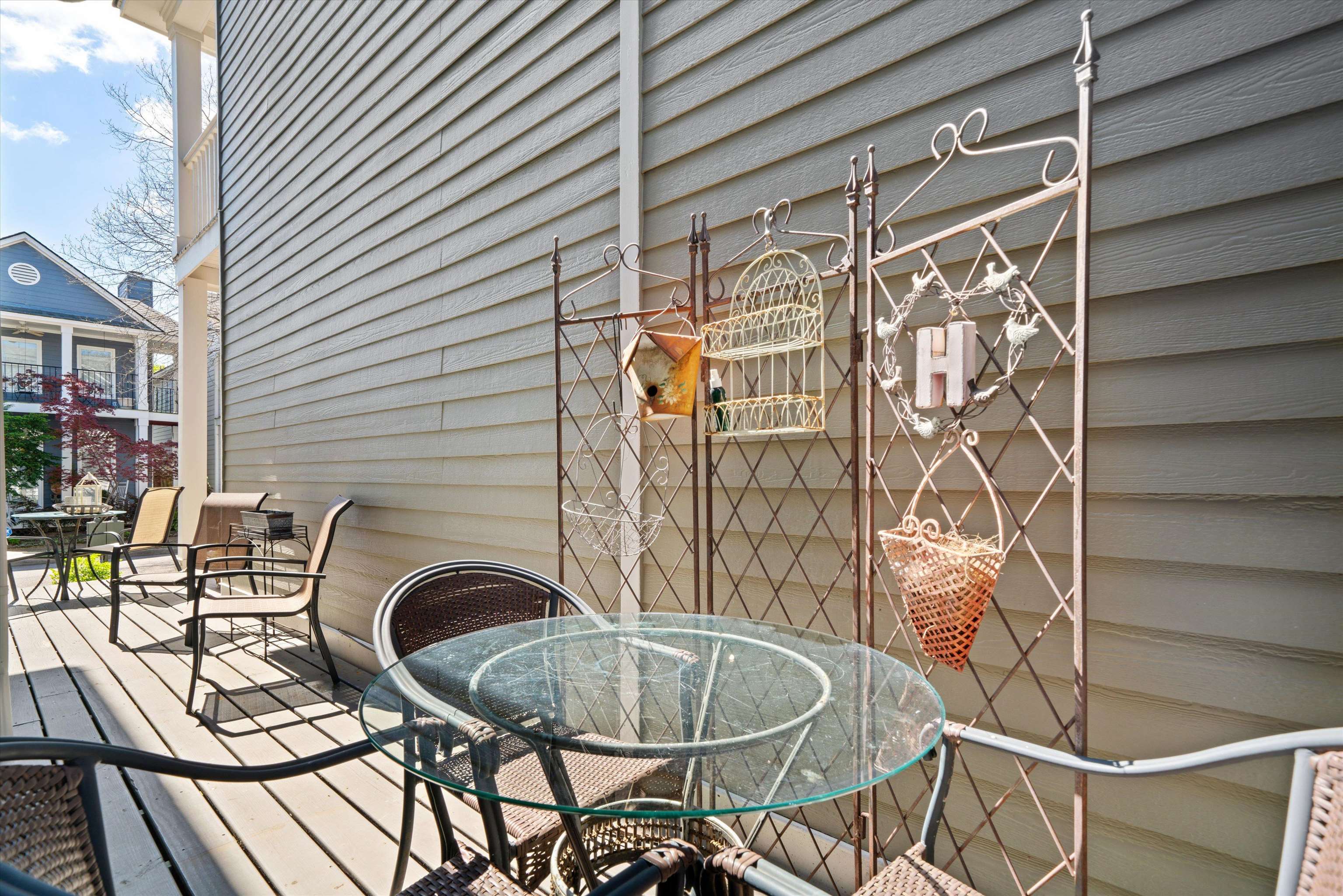 1005 River Currents Drive Memphis, TN 38103 - Photo 27 of 37 a backyard of a house with seating space