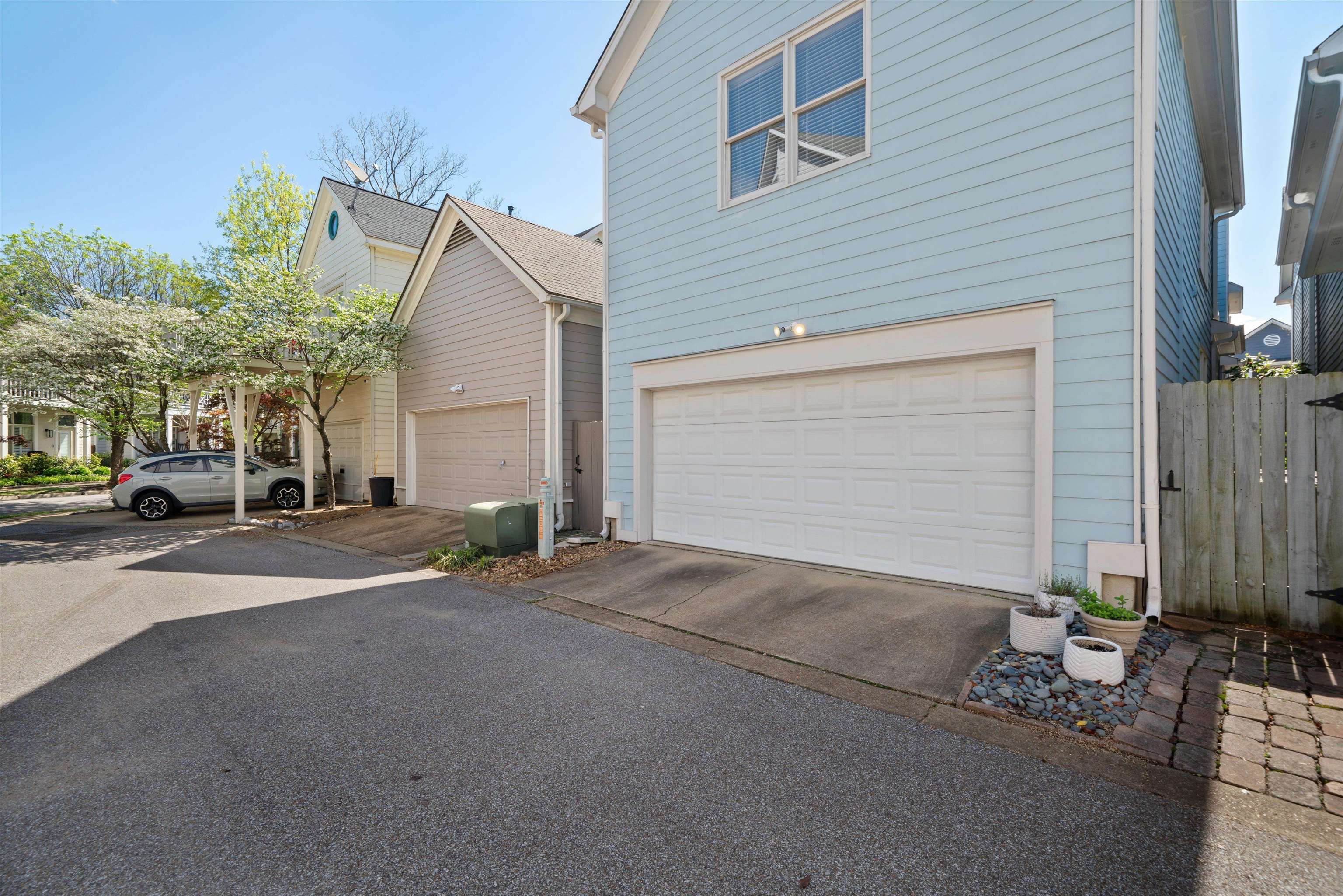 1005 River Currents Drive Memphis, TN 38103 - Photo 28 of 37 a view of a street with a building and a street light
