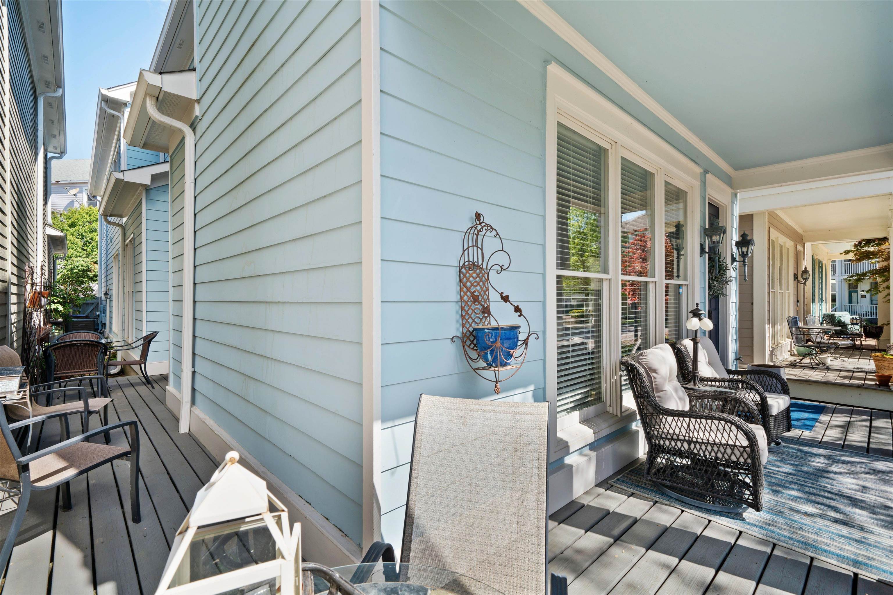 1005 River Currents Drive Memphis, TN 38103 - Photo 3 of 37 a patio with table and chairs and potted plants