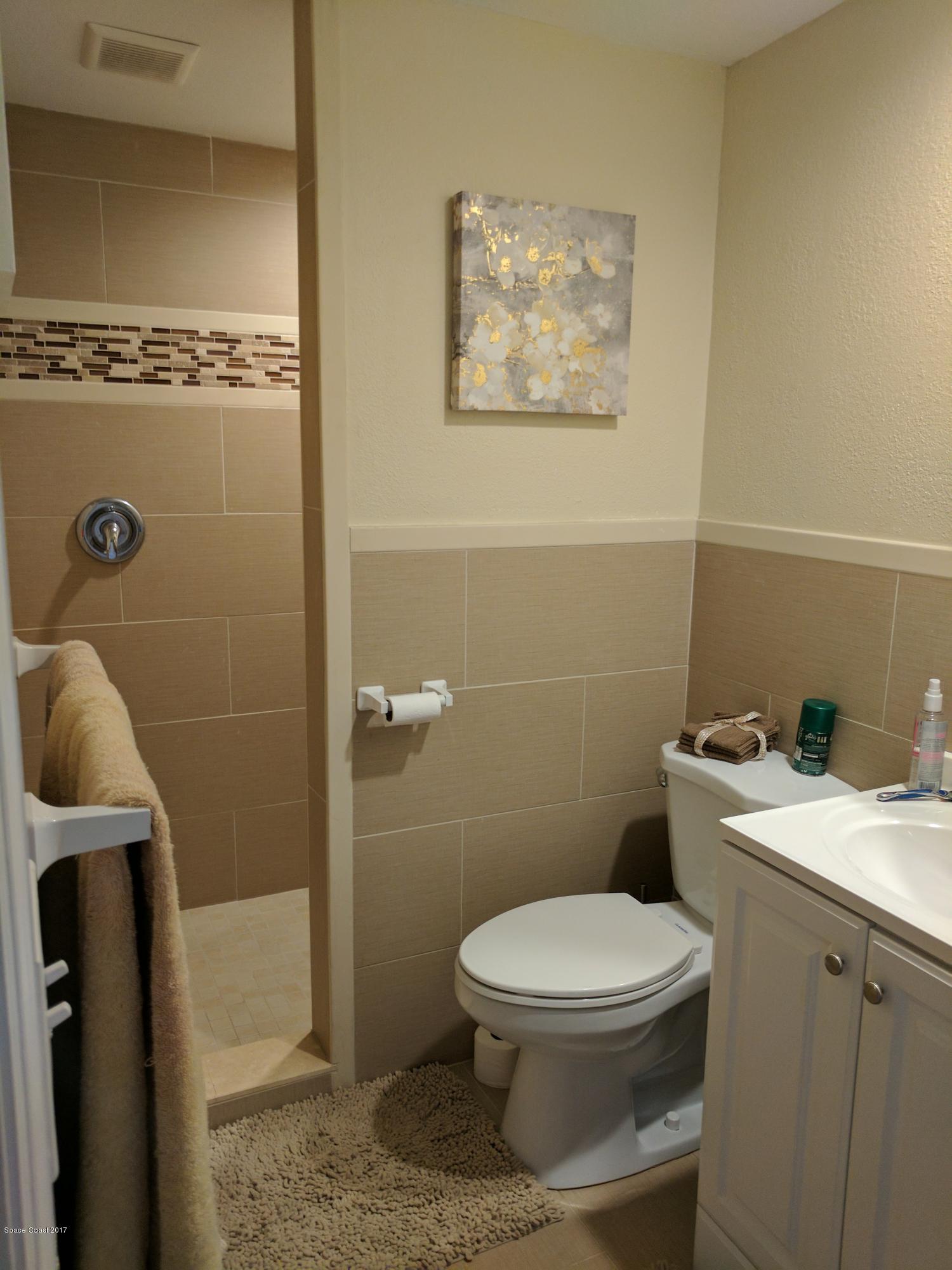 2020 Little John Road Melbourne, FL 32935 - Photo 5 of 29 2nd bath