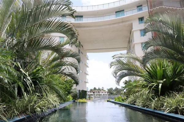 $400,000 | 6620 Indian Creek Drive, Unit 302, Miami Beach, FL 33141