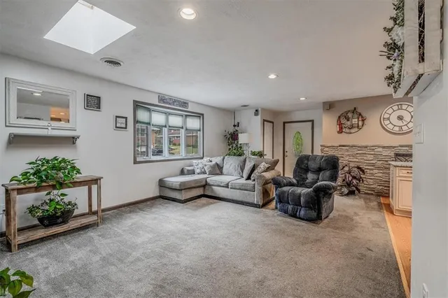 $310,000 | 165 Oakdale Avenue, Castle Shannon, PA 15234