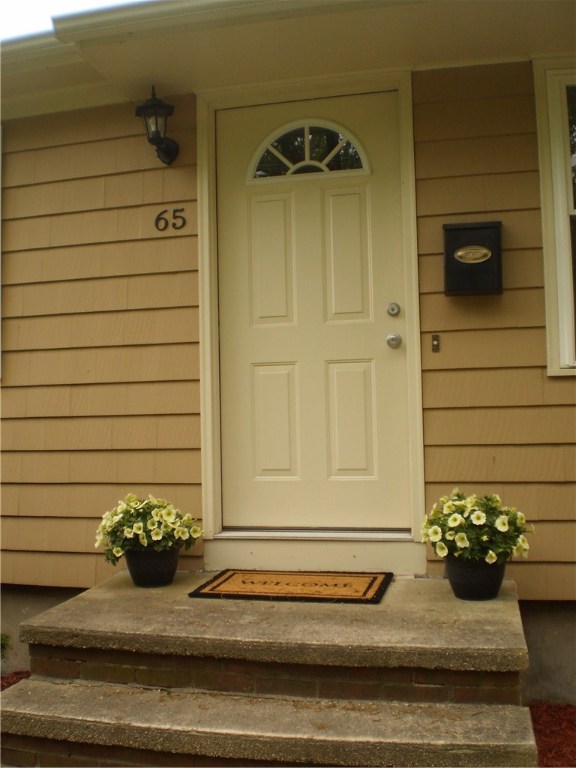 65 Lakeland Road Cranston, RI 02910 - Photo 3 of 30