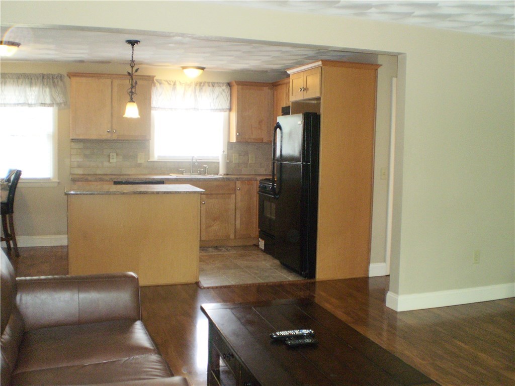 65 Lakeland Road Cranston, RI 02910 - Photo 4 of 30