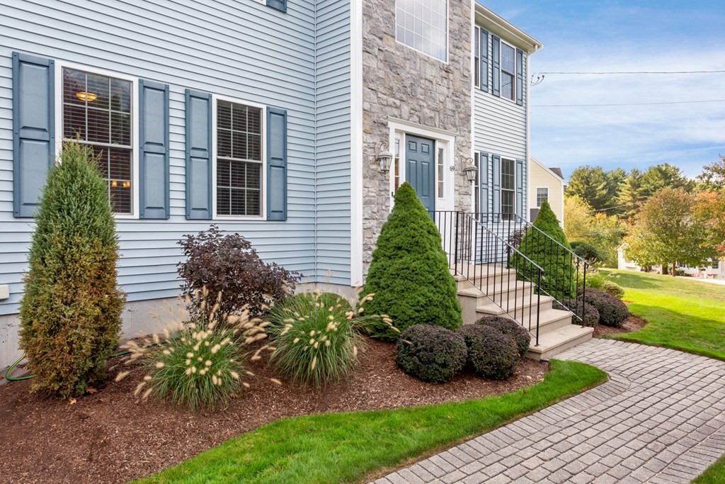 69 Meadowbrook Road Franklin, MA 02038 - Photo 2 of 42 Gallery Image 2