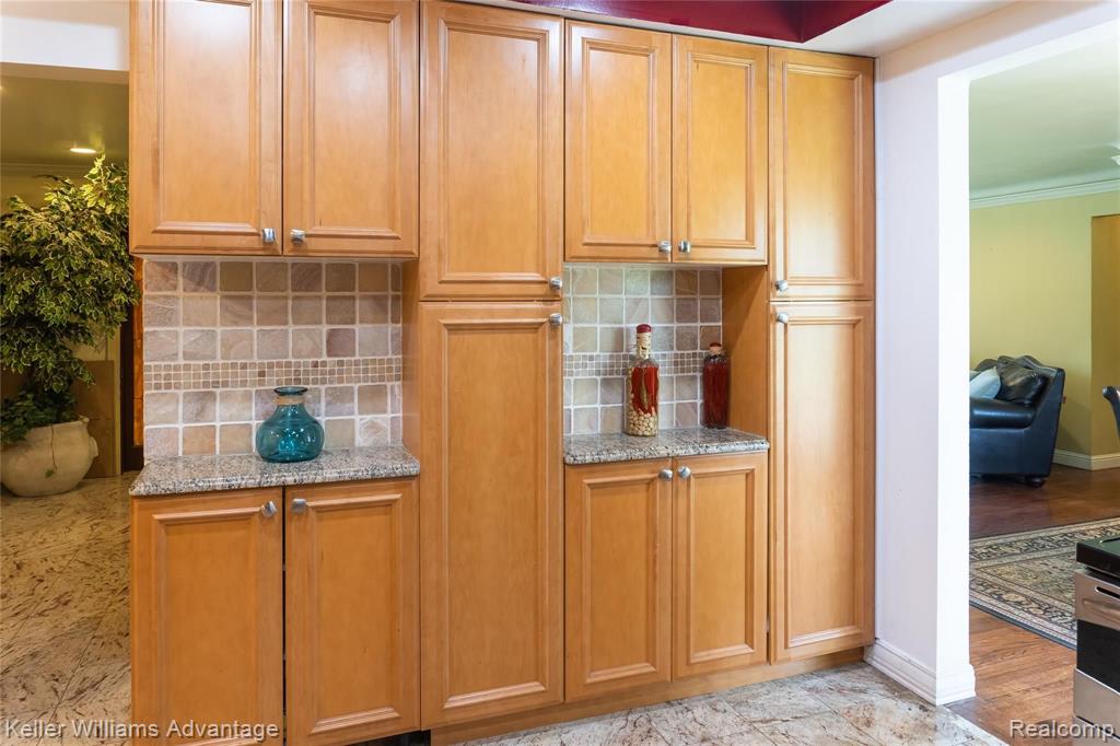26073 Drake Road Farmington Hills, MI 48331 - Photo 16 of 39
