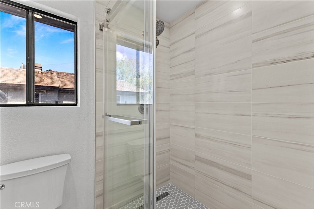 10 Sunshine, Unit 31 Irvine, CA 92603 - Photo 8 of 29 a bathroom with a shower and toilet
