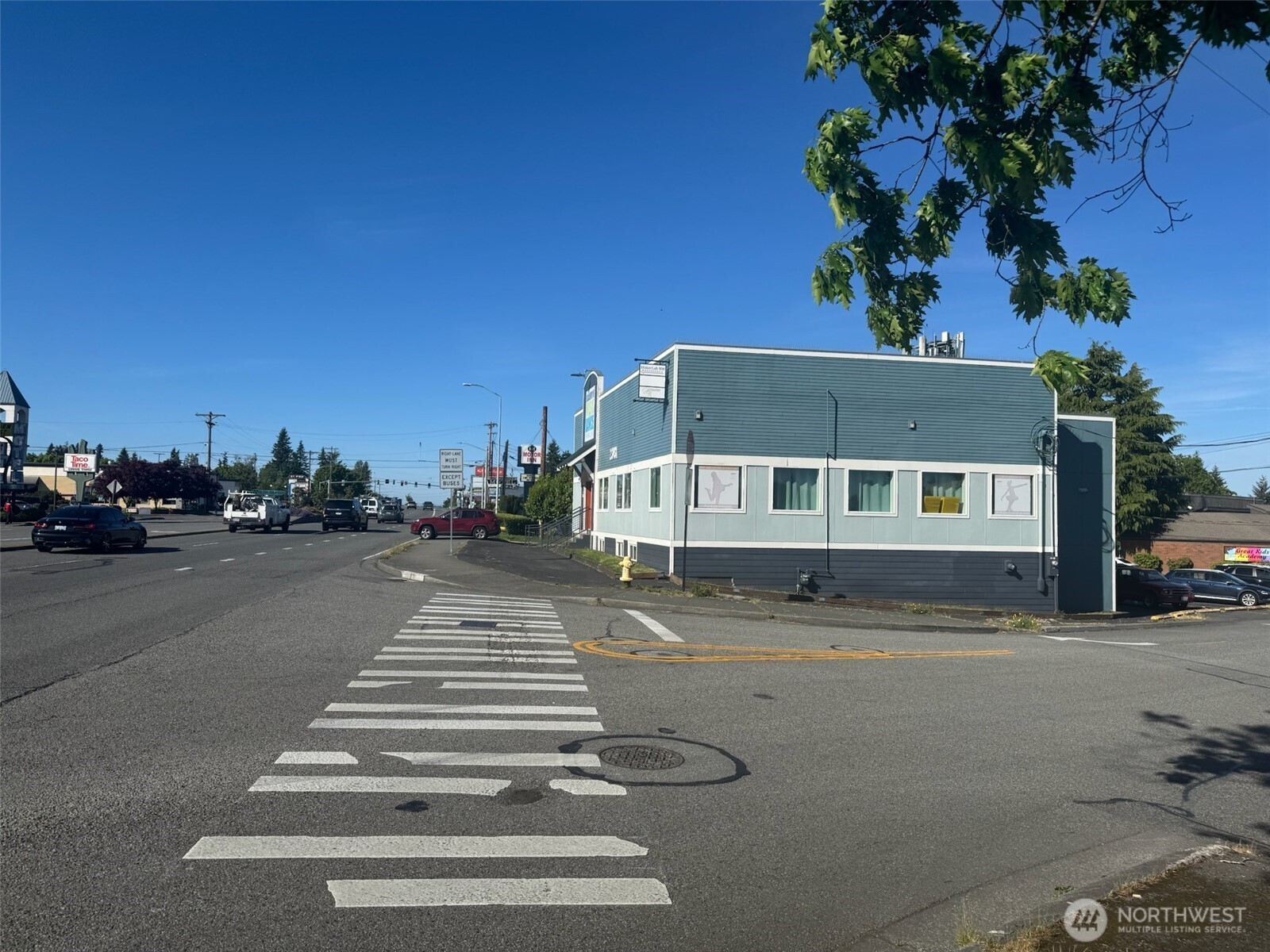 23931 Highway 99, Unit 103 Edmonds, WA 98026 - Photo 5 of 6 a front view of a house with a garden