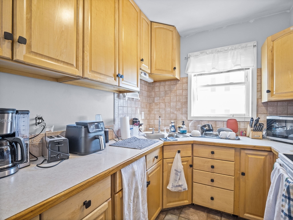 306 Mott Street Fall River, MA 02721 - Photo 18 of 42