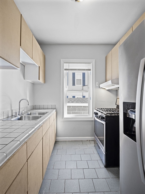 306 Mott Street Fall River, MA 02721 - Photo 8 of 42