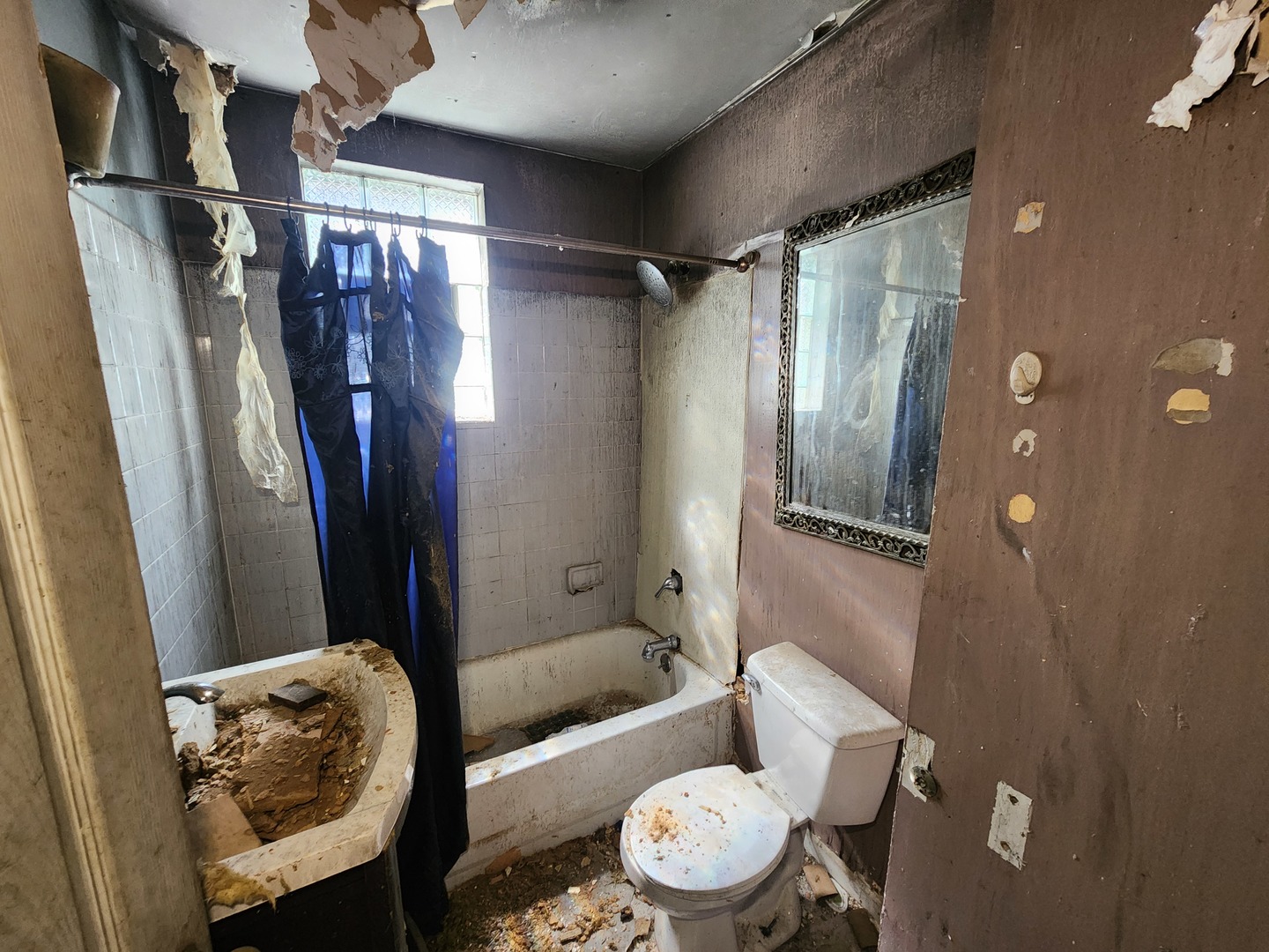 106 West 114th Street Chicago, IL 60628 - Photo 6 of 14 a bathroom with a toilet and a shower