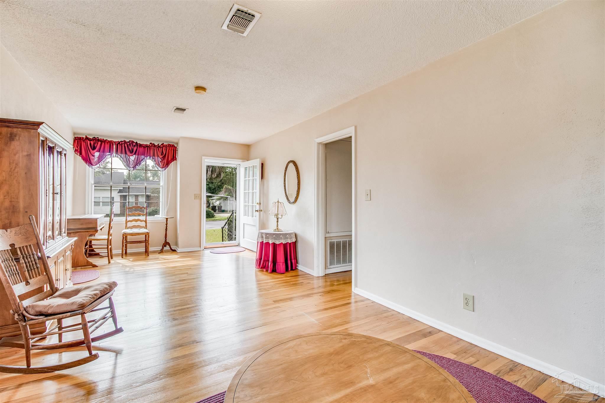 122 Southeast Kalash Road Pensacola, FL 32507 - Photo 5 of 43 Gallery Image 5