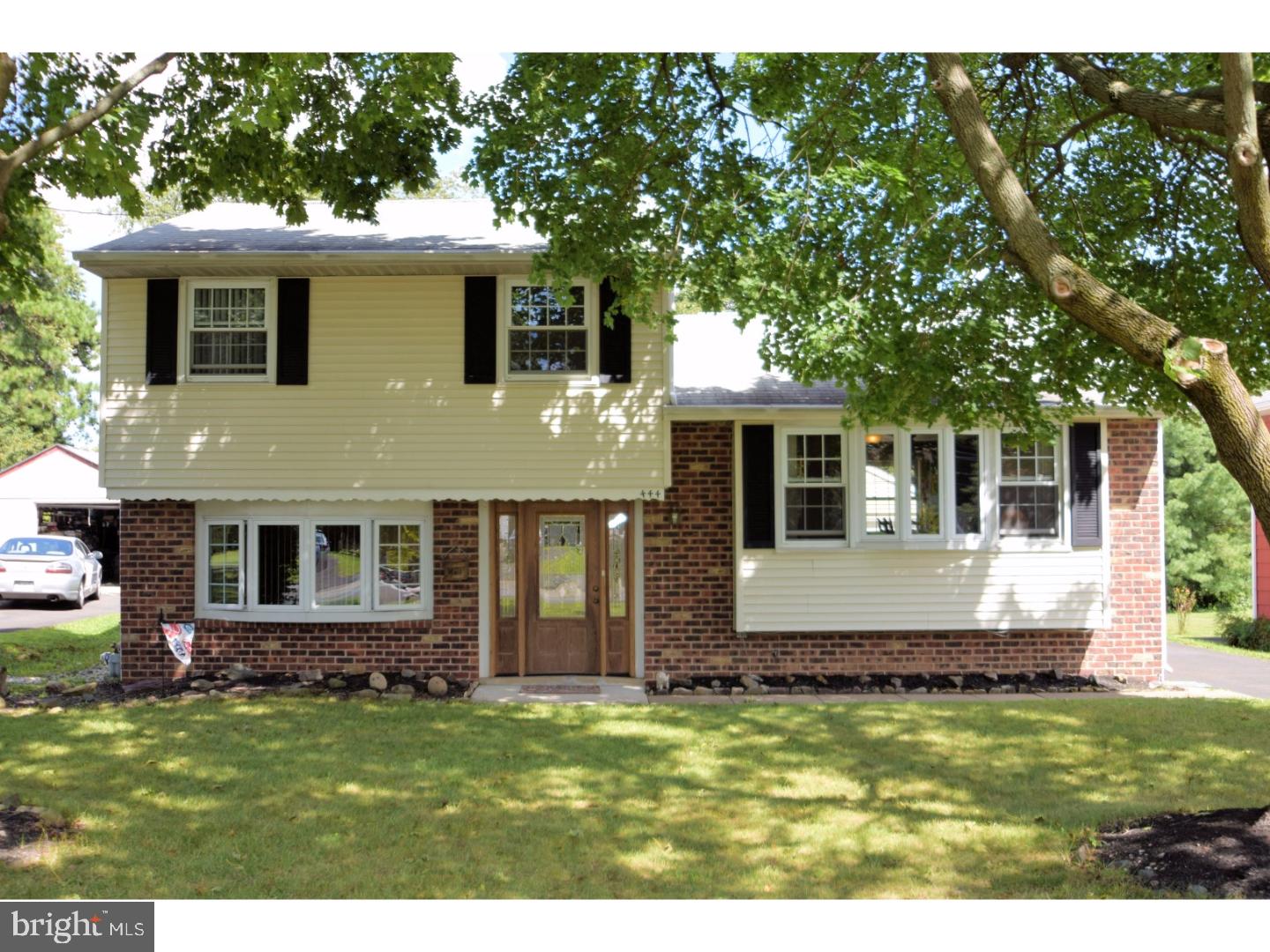 444 Robin Road Hatboro, PA 19040 - Photo 2 of 25 Exterior Front