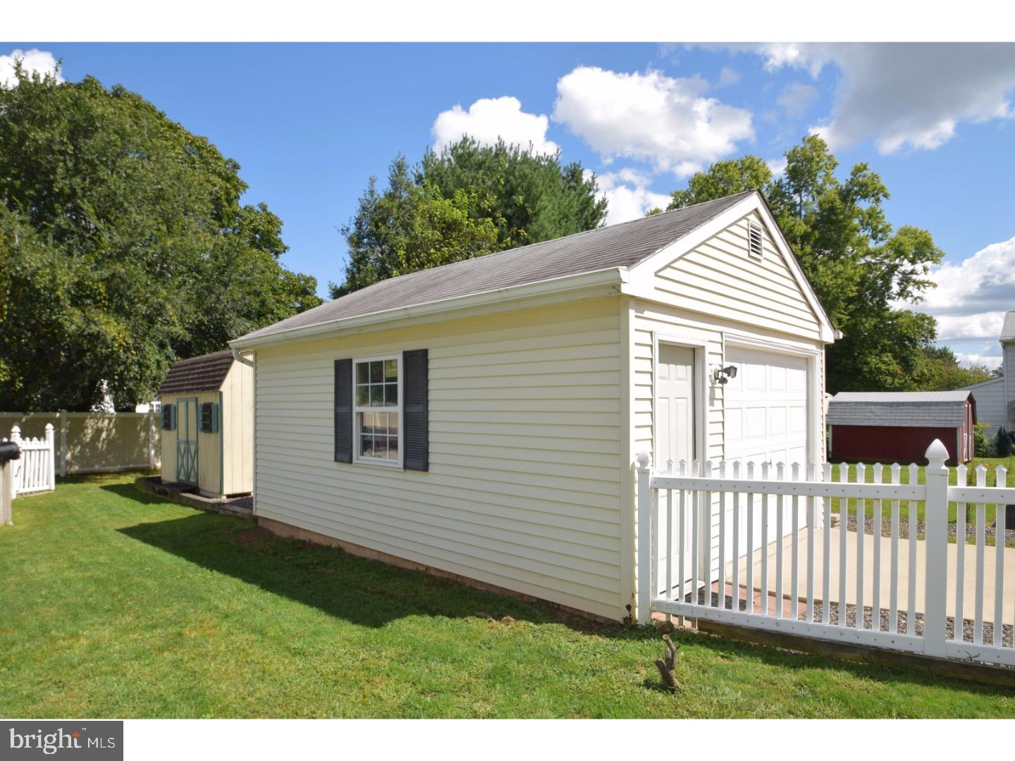 444 Robin Road Hatboro, PA 19040 - Photo 24 of 25 Garage