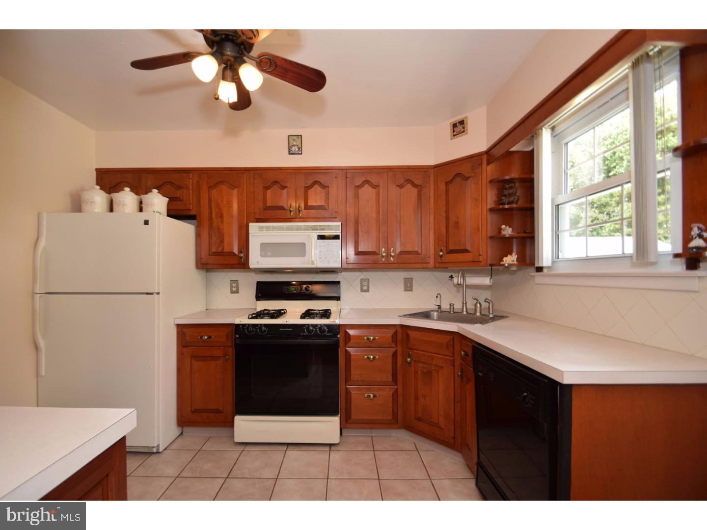 444 Robin Road Hatboro, PA 19040 - Photo 9 of 25 Kitchen
