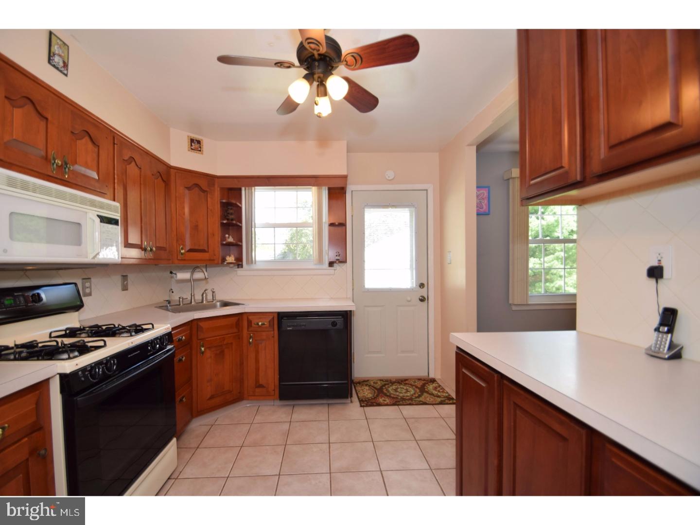 444 Robin Road Hatboro, PA 19040 - Photo 10 of 25 Kitchen