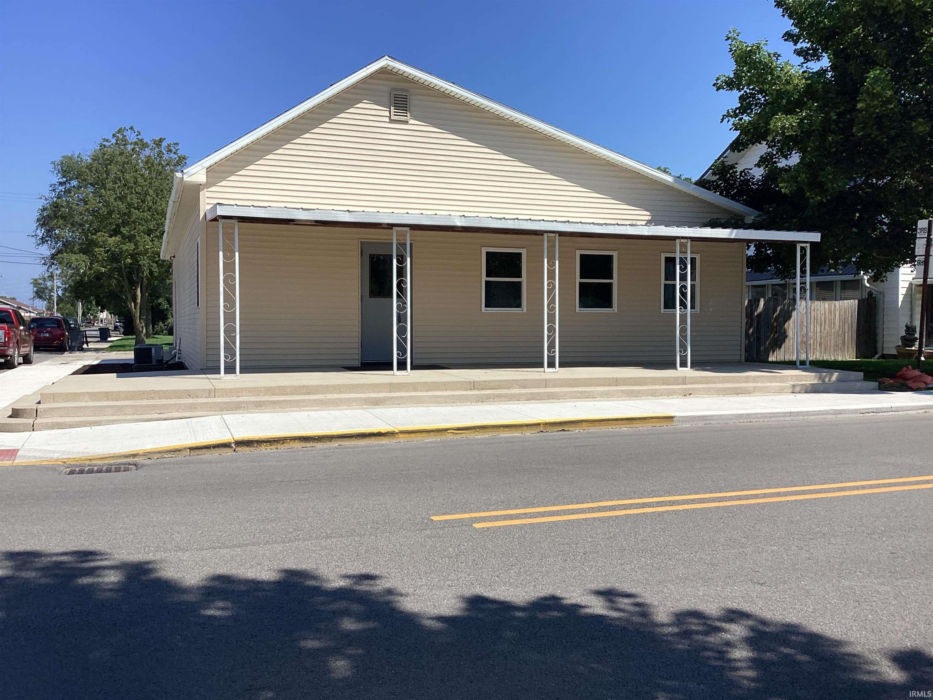 618 Adams Street Decatur, IN 46733 - Photo 2 of 18