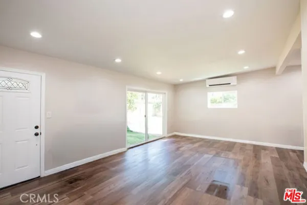 $3,925 | 526 West Ash Avenue, Fullerton, CA 92832