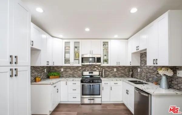 $3,925 | 526 West Ash Avenue, Fullerton, CA 92832
