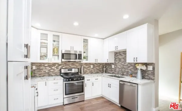 $3,925 | 526 West Ash Avenue, Fullerton, CA 92832