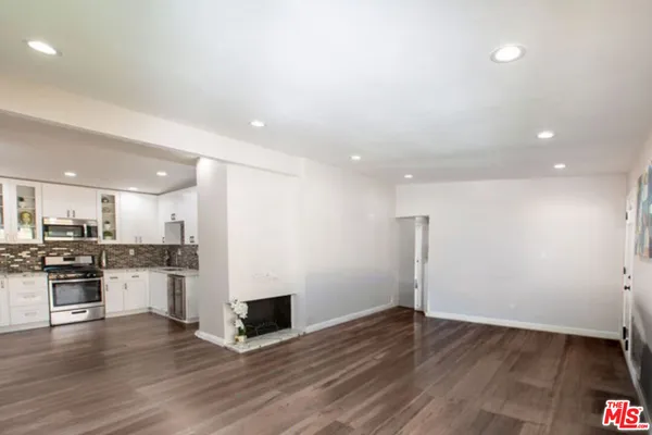 $3,925 | 526 West Ash Avenue, Fullerton, CA 92832