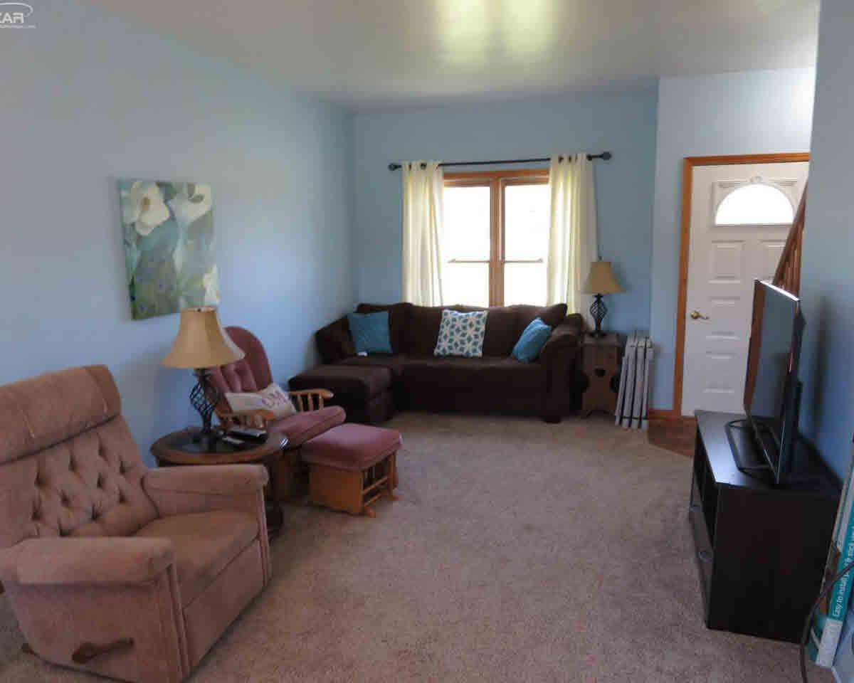 3277 North Henderson Road Davison, MI 48423 - Photo 2 of 29 21315775-1.JPG
