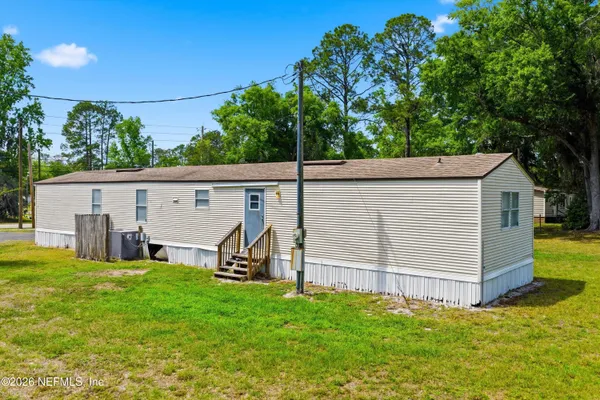 a view of a back yard of the house