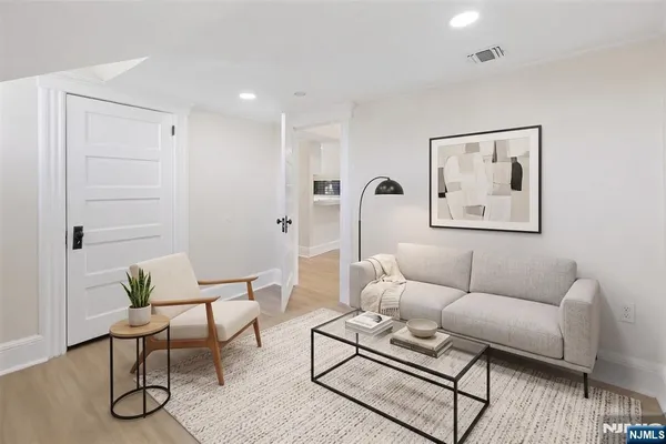 $2,975 | 101 Southern Parkway, Unit 2, Ridgewood, NJ 07450