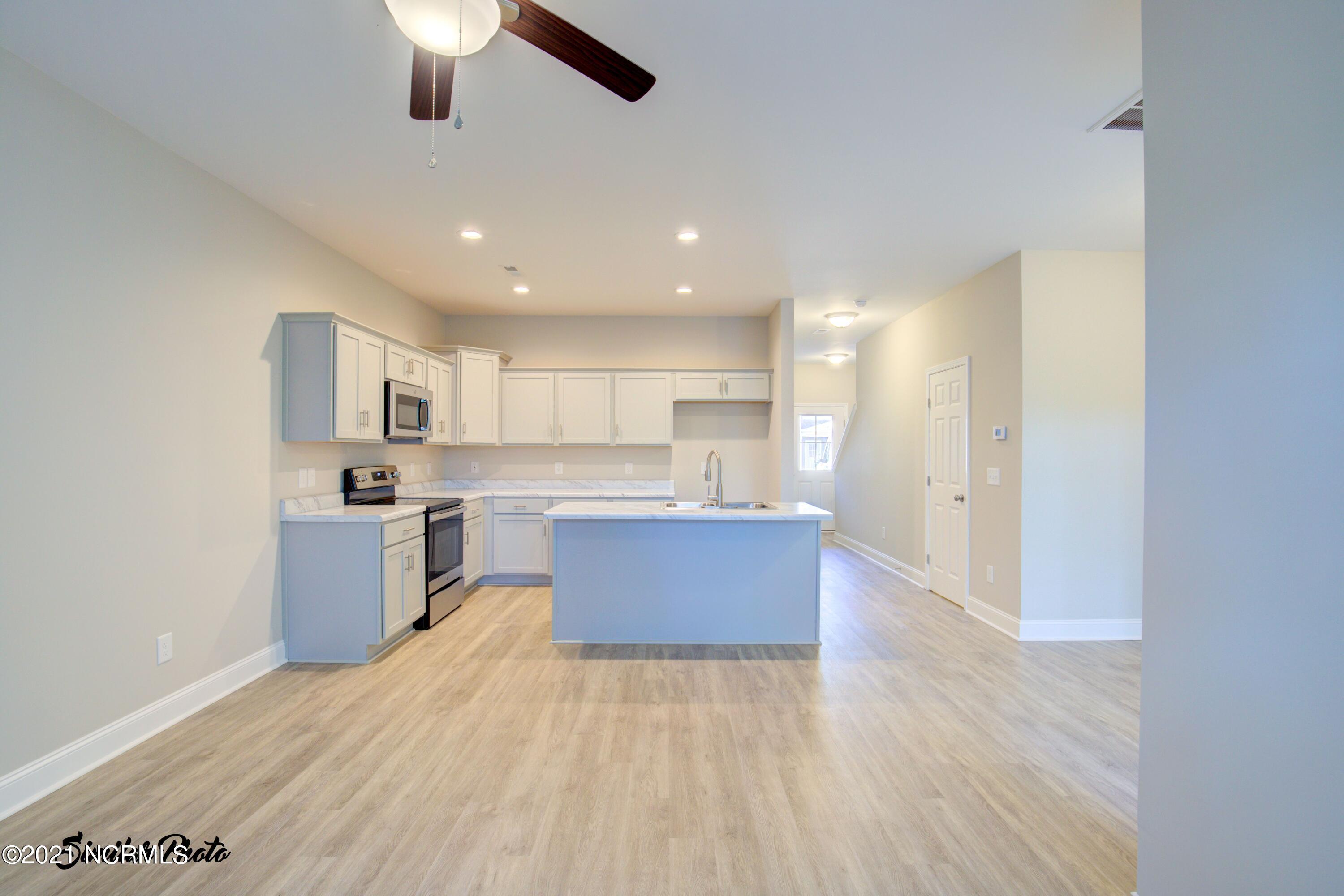 327 South Stingray Lane Holly Ridge, NC 28445 - Photo 5 of 31 5 - 210 N. Stingray - Interiors_19