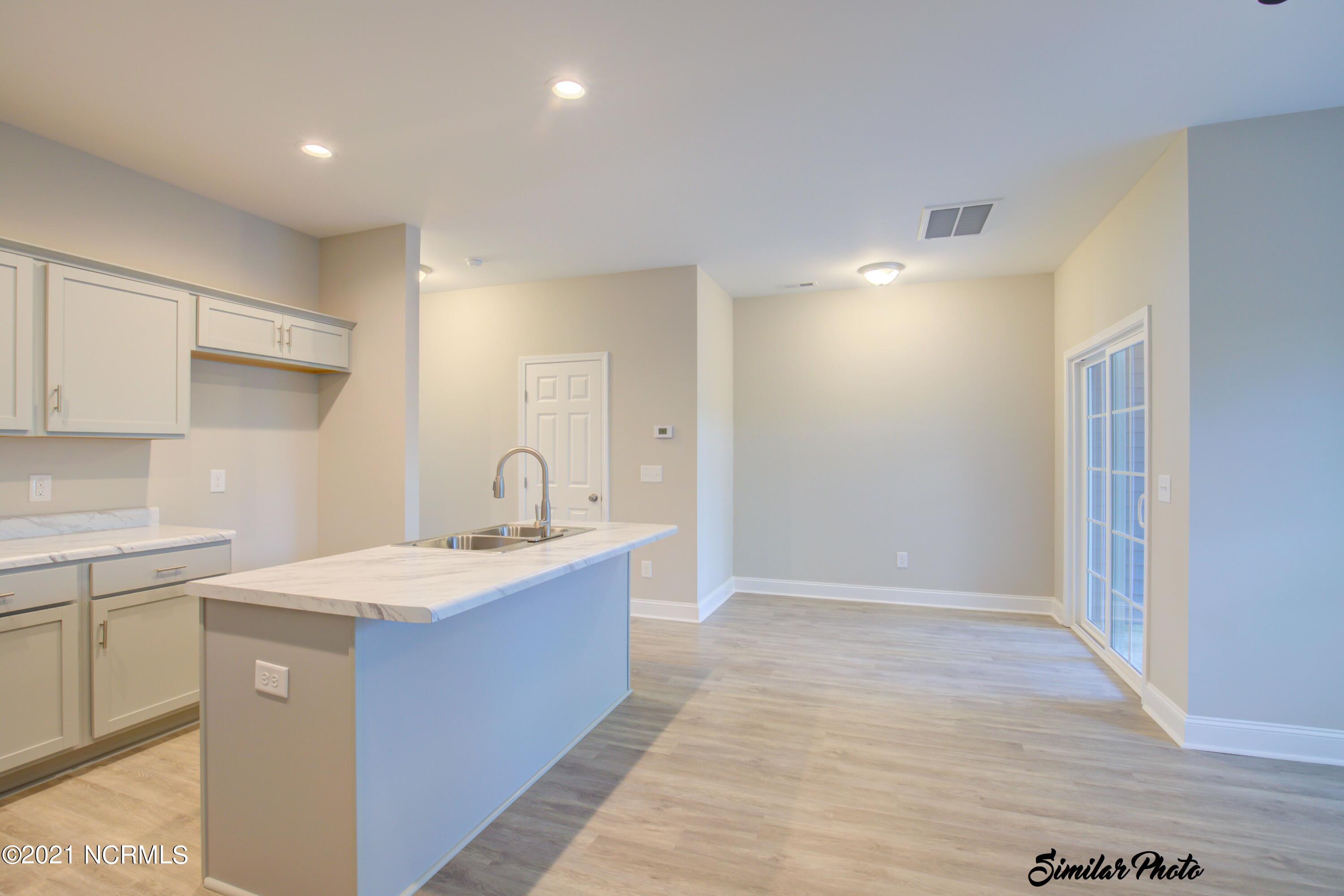 327 South Stingray Lane Holly Ridge, NC 28445 - Photo 7 of 31 7 - Kitchen, Dinigng (interior)