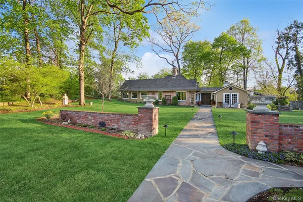 $1,495,000 | 8 Wodenethe Drive, Beacon, NY 12508