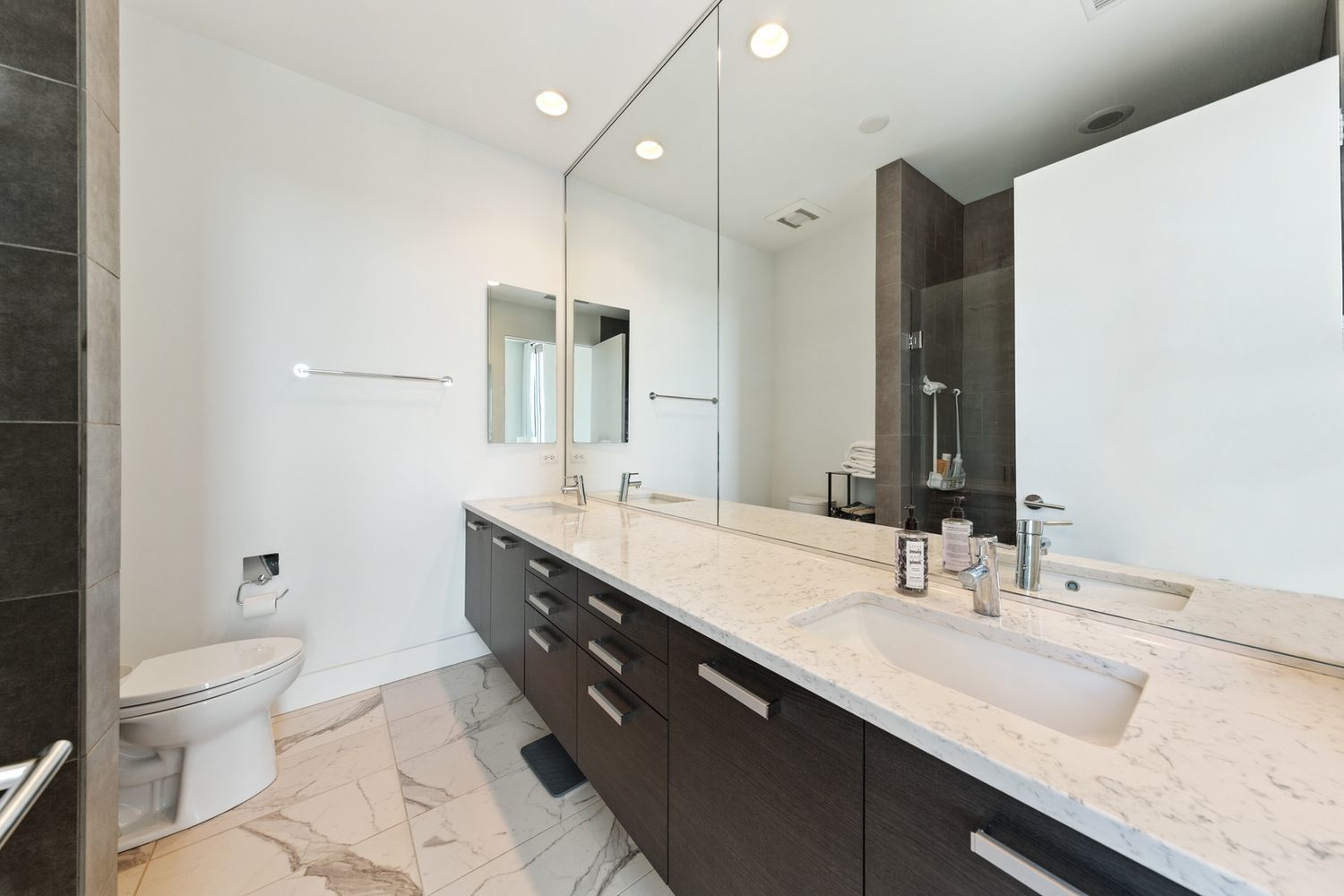 122 South Aberdeen Street, Unit 5N Chicago, IL 60607 - Photo 13 of 23 a bathroom with a double vanity sink mirror double and toilet