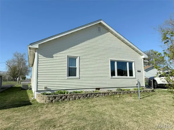 $115,000 | 1527 West Randolph Street, Vandalia, IL 62471