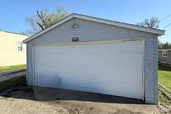 $115,000 | 1527 West Randolph Street, Vandalia, IL 62471