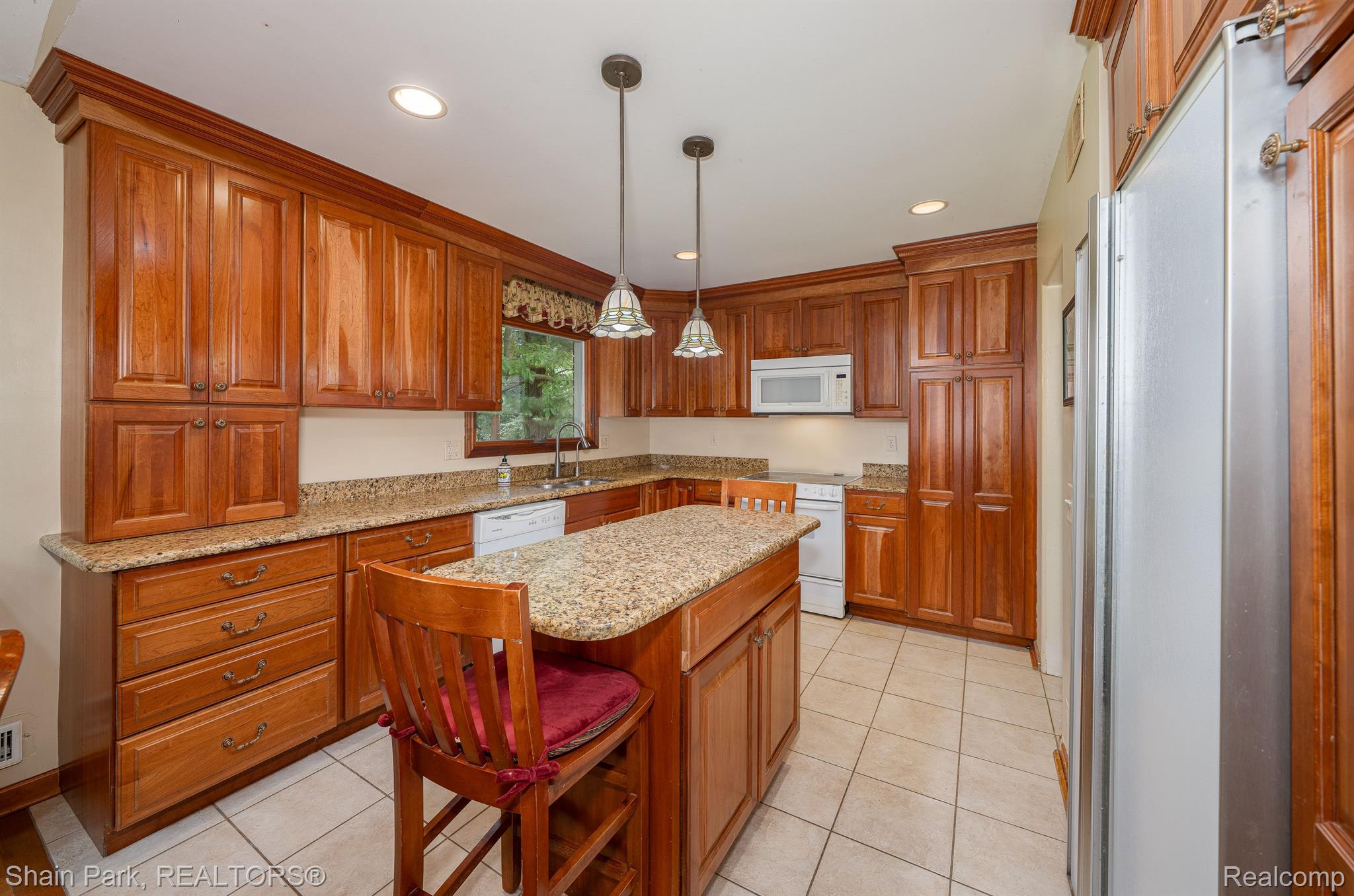 306 Wimberly Drive Rochester, MI 48306 - Photo 6 of 21 Kitchen from Dining Room