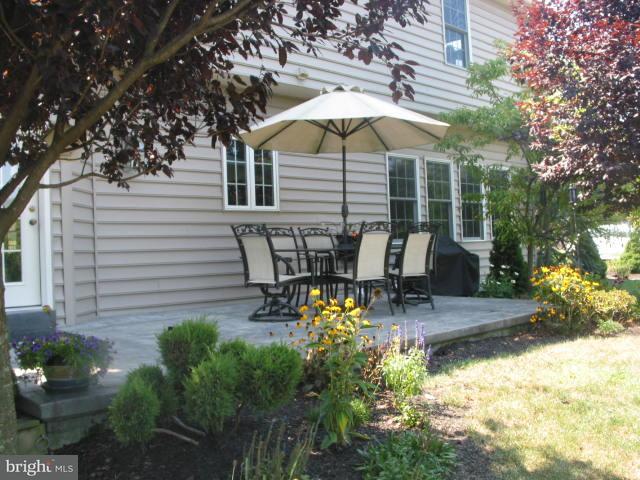 765 Rohen Ridge Drive Lititz, PA 17543 - Photo 2 of 36