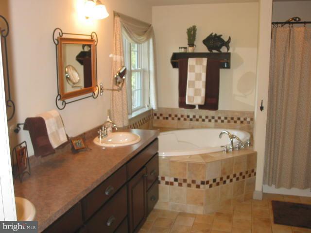 765 Rohen Ridge Drive Lititz, PA 17543 - Photo 14 of 36