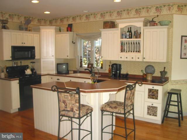 765 Rohen Ridge Drive Lititz, PA 17543 - Photo 6 of 36