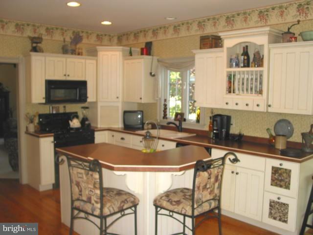 765 Rohen Ridge Drive Lititz, PA 17543 - Photo 7 of 36