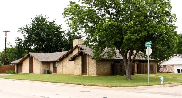 $2,800 | 720 Mimosa Drive, Denton, TX 76201