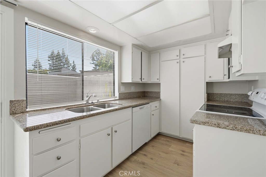 406 North Vía Roma Anaheim, CA 92806 - Photo 2 of 13