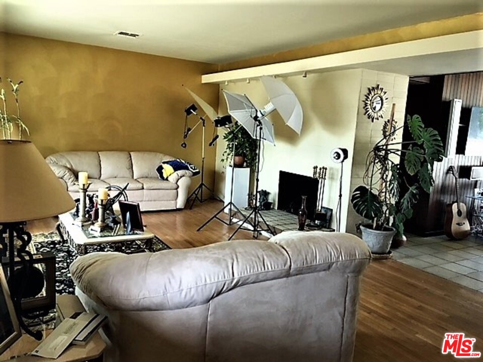 4623 Rising Hill Road Altadena, CA 91001 - Photo 3 of 24