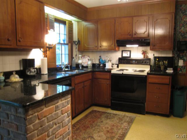 4255 Wellesley Road Bethlehem, PA 18017 - Photo 12 of 27 Kitchen