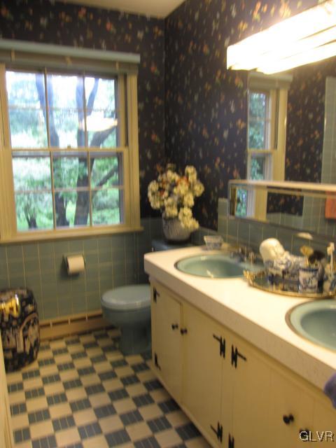 4255 Wellesley Road Bethlehem, PA 18017 - Photo 22 of 27 Full bath