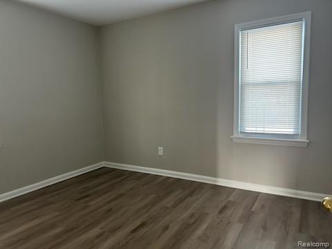 2438 Columbia Road Berkley, MI 48072 - Photo 7 of 17