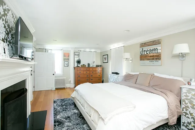 $4,500 | 1994 East Main Road, Portsmouth, RI 02871